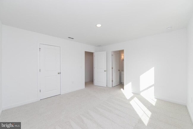 Building Photo - 65 Basswood St