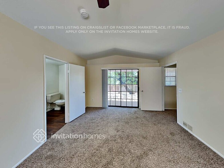 Building Photo - 2323 E Mitchell Dr