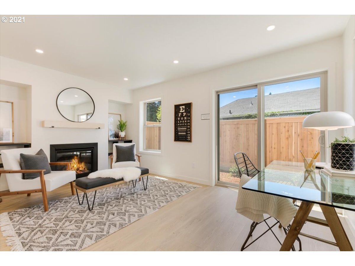 Building Photo - 3958 SE Gladstone St