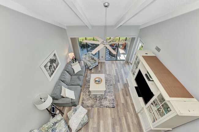 Building Photo - Welcome to your Heatherwood Heaven