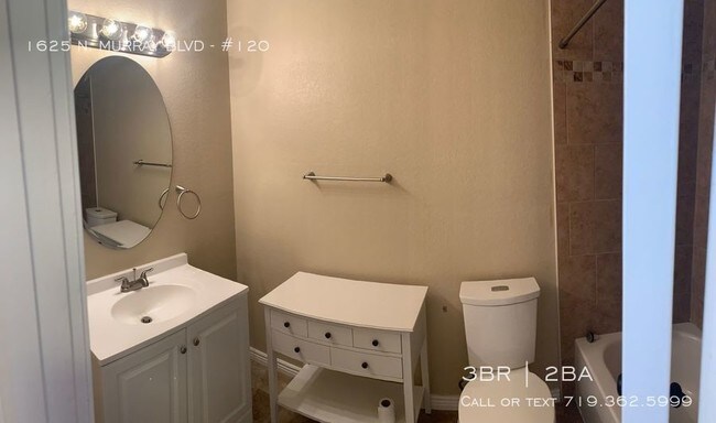 Building Photo - 5 Fountains End unit