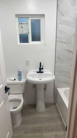 bath - 1120 Sanborn Ave.