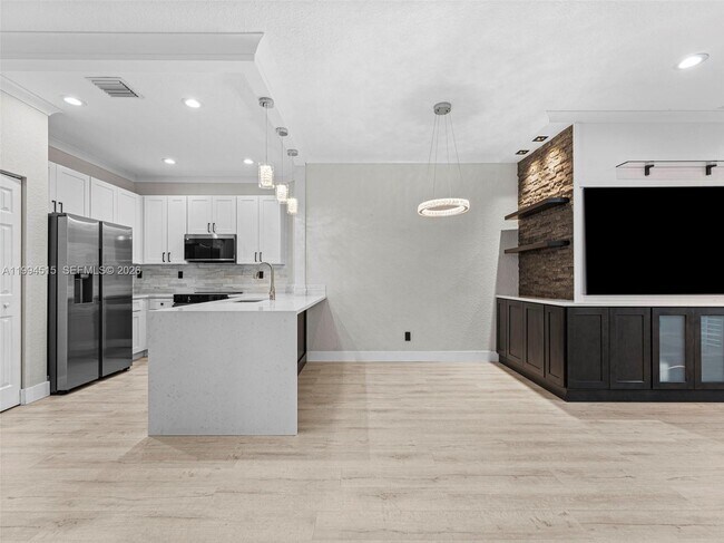 Building Photo - 4851 Bonsai Cir