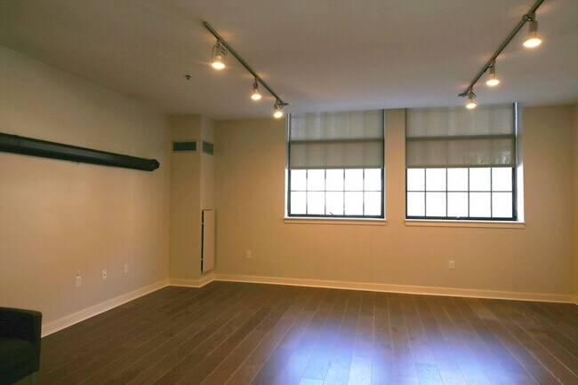 Building Photo - 1245 Adams St