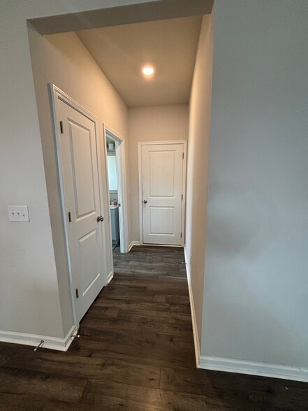 Building Photo - 719 Saffron Blvd