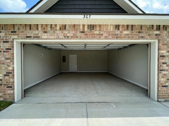Building Photo - 307 Grassy Meadows Ln