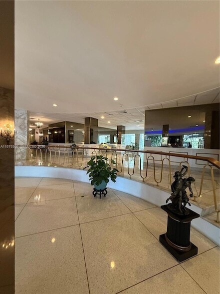 Building Photo - 5255 Collins Ave