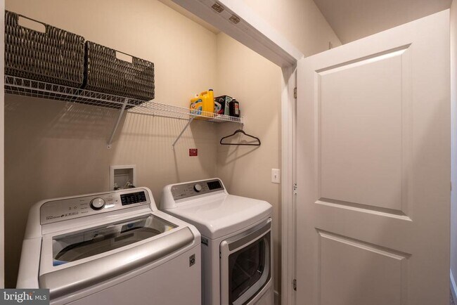 Building Photo - 515 Shorthorn Way