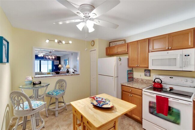 Building Photo - 7700 Sun Island Dr S