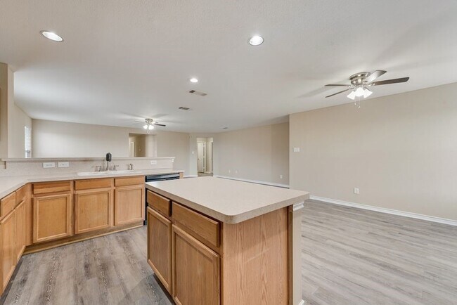 Building Photo - 6213 Balcony Ln
