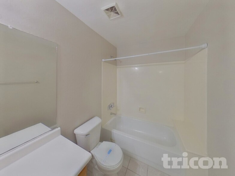 Building Photo - 43766 Elm Dr