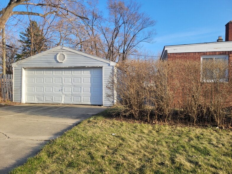 Building Photo - 11700 Engleside St