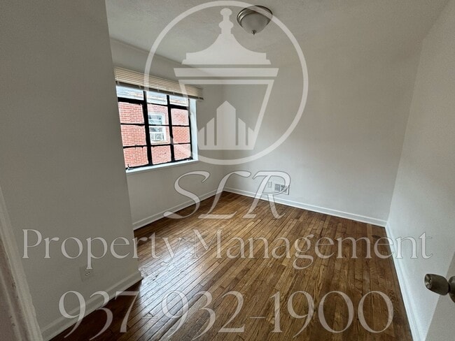 Building Photo - 212 E Bruce Ave