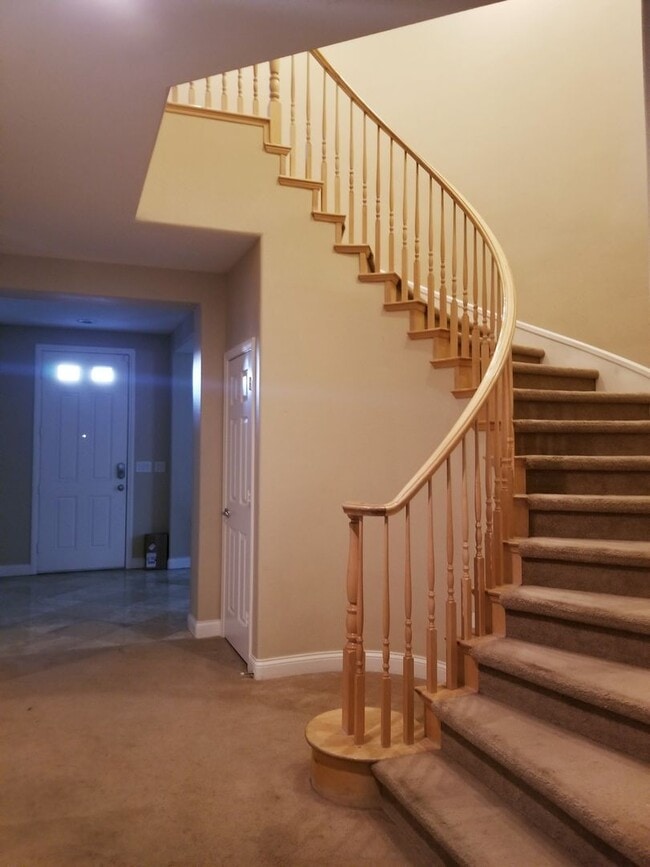 Building Photo - 5 BD 4 BTH Two Story Home Available in Aliante