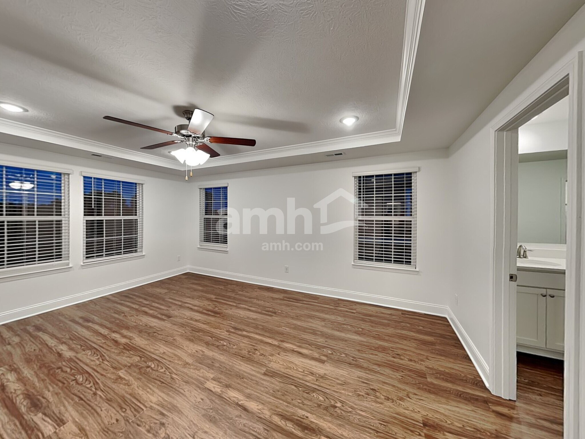 Building Photo - 1044 Castor Dr