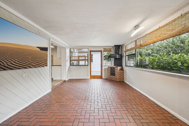 Building Photo - 3218 Carnine Dr