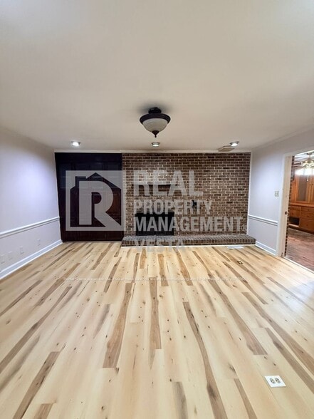 Building Photo - 5116 Pineridge Dr