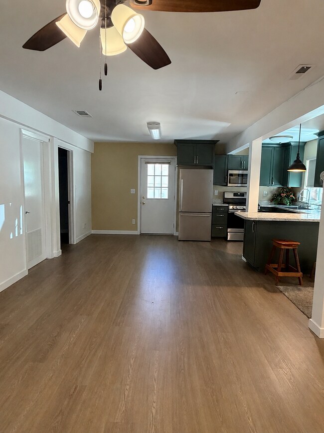 Building Photo - Pioneer Duplex with MOST UTILITIES PAID!