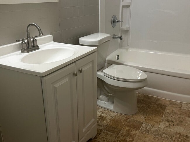 Building Photo - BEAUTIFUL 3 BEDROOM HOME