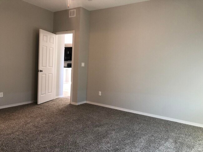 Building Photo - 825 Whitebrush Dr