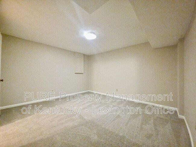 Building Photo - 3462 Lansdowne Dr