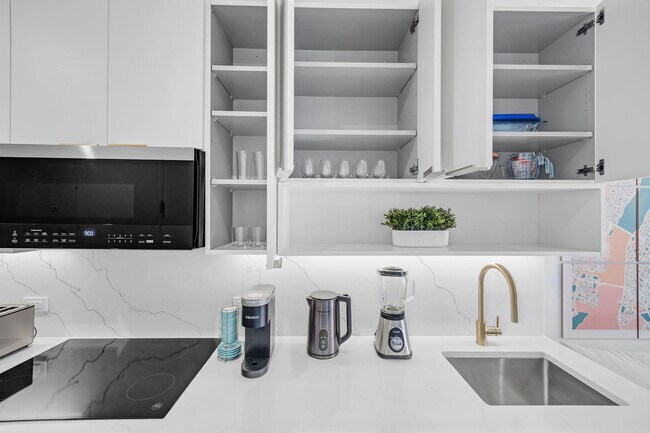 Building Photo - 980 6th Ave