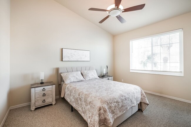 Building Photo - 2 Bed + Flex, 2 Bath Fully Furnished Annual Rental