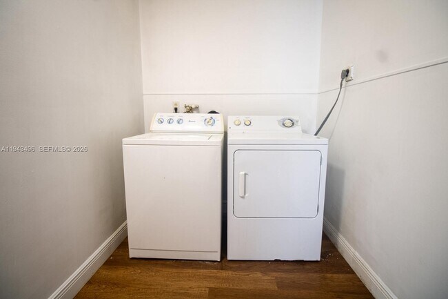 Building Photo - 8690 Sunset Dr