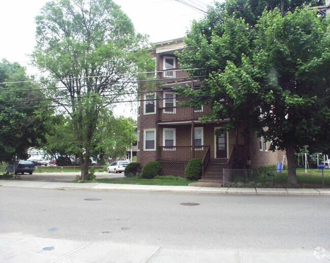 121 Charlton St 121 Charlton St Southbridge MA 01550 Apartment Finder