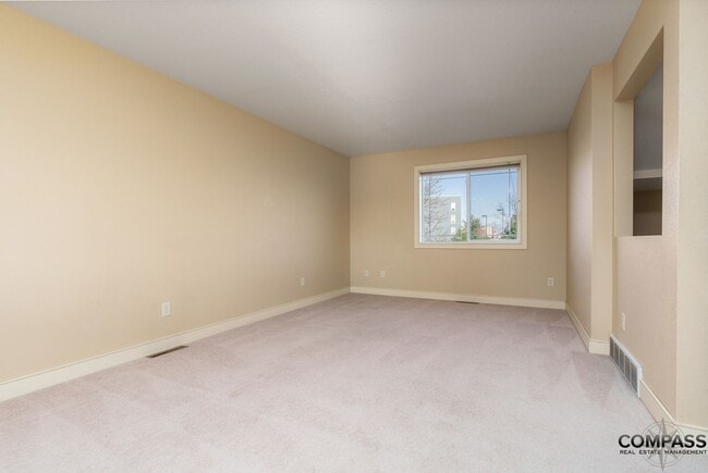 Building Photo - SPACIOUS TOWNHOME CONVENIENTLY LOCATED WITH IN-UNIT LAUNDRY