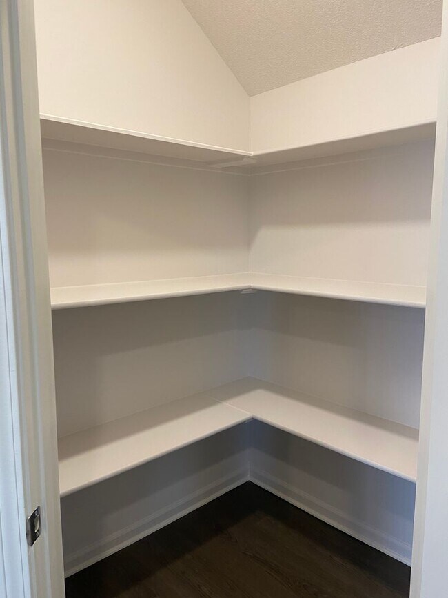 Building Photo - NOW PRELEASING! Charming Three-Bedroom, Two-and-a-Half-Bath Home in Spring Hill