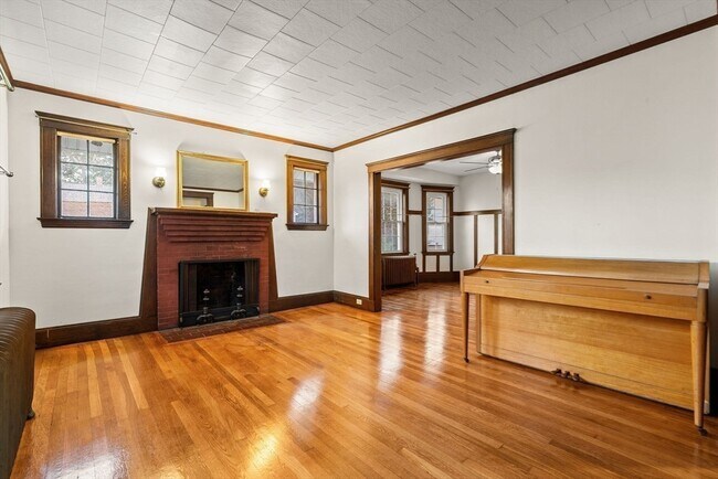 Building Photo - 133 Willow St