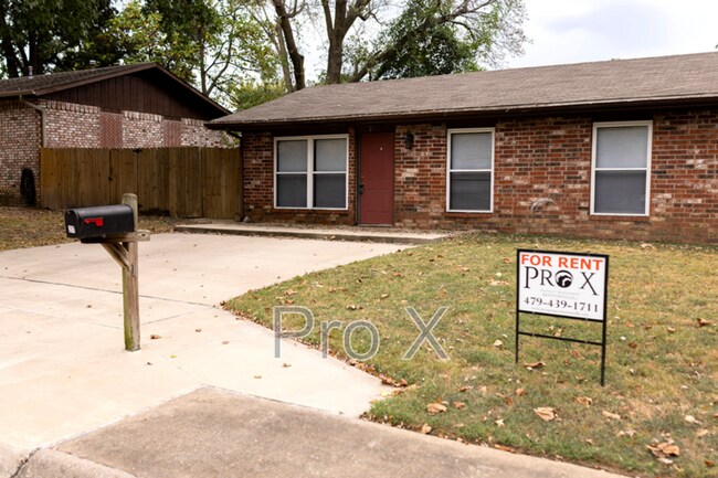 Building Photo - 217 E Adobe St