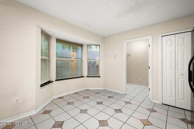 Building Photo - 12635 Chapeltown Cir E