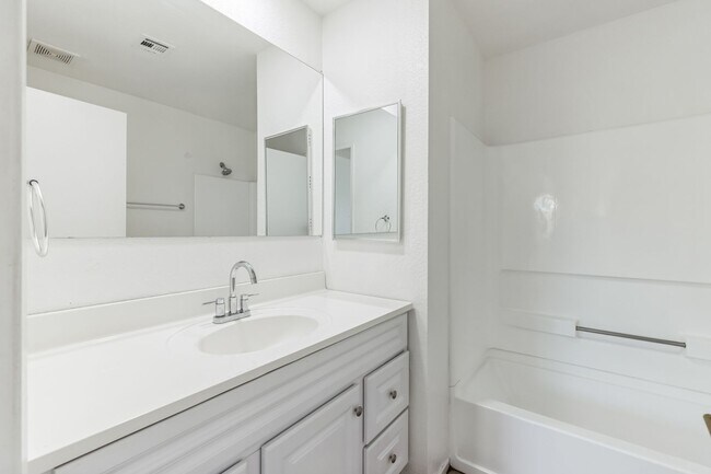 Building Photo - 78683 Ave 42