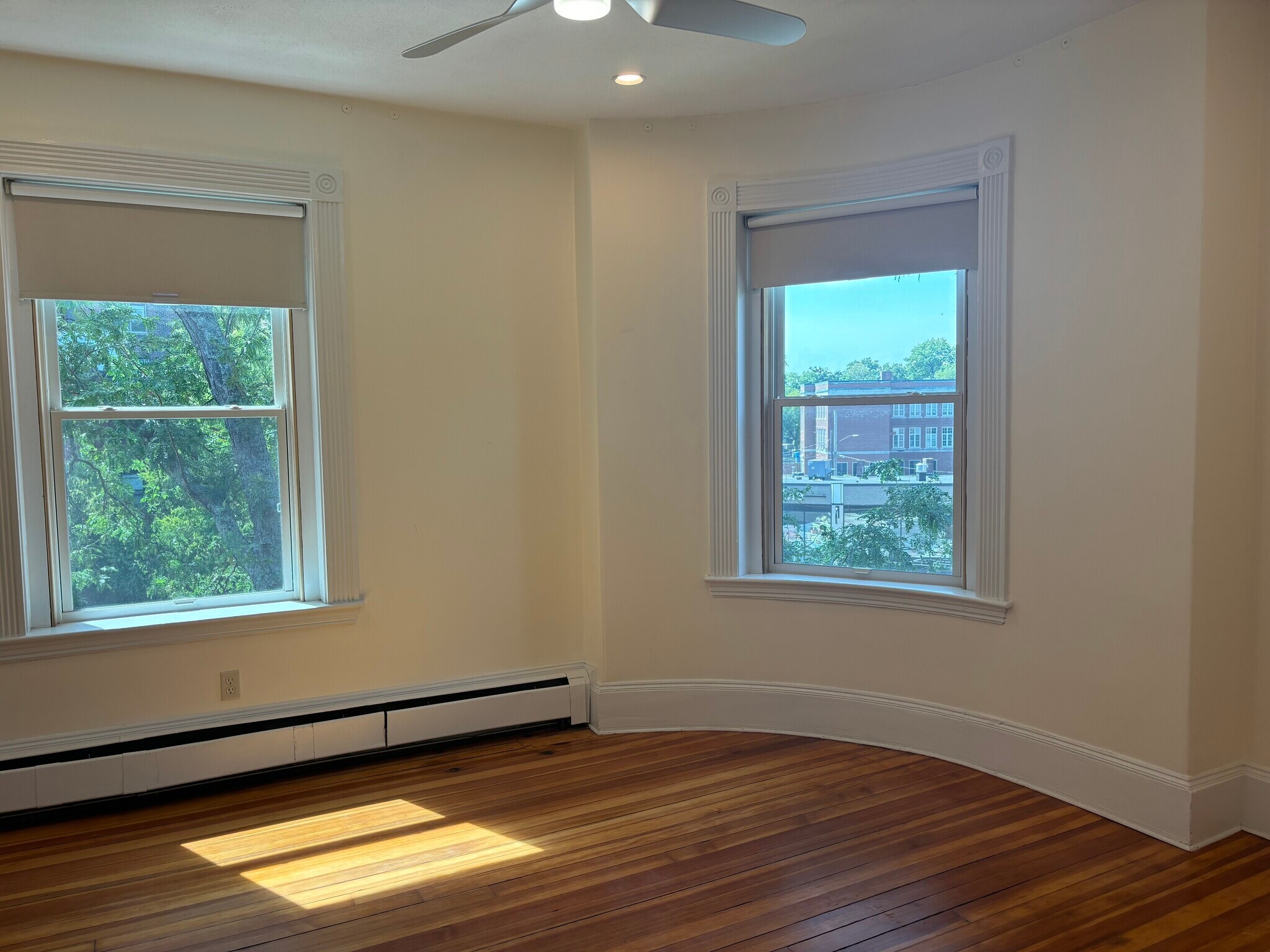 Building Photo - 842 Beacon St