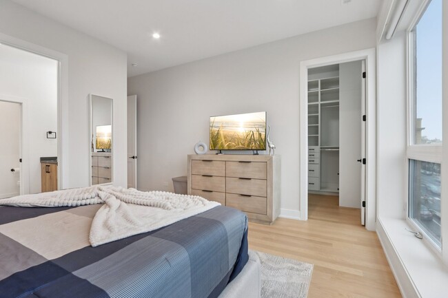 Building Photo - 4119 N Ashland Ave