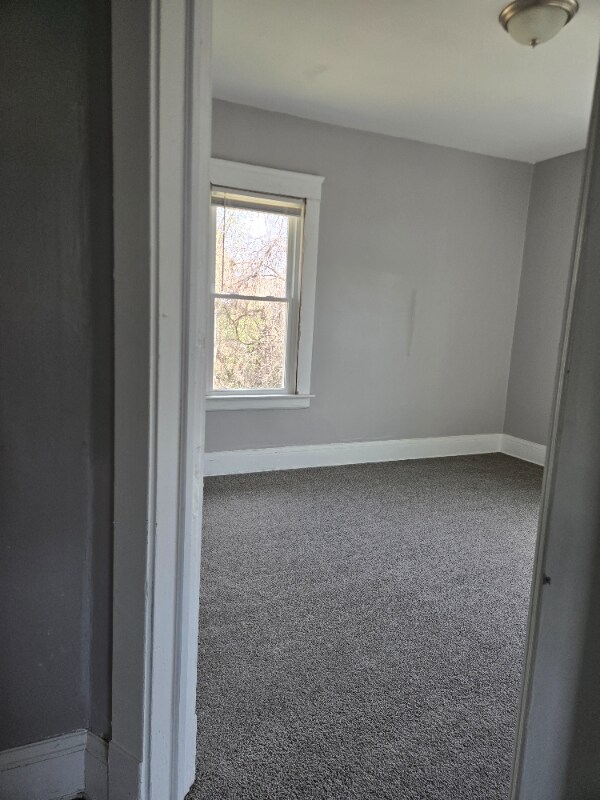 Building Photo - 9024 Yale Ave