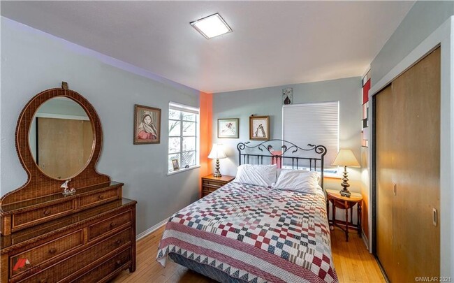 Building Photo - Newly Remodeled Anderson Island Rental