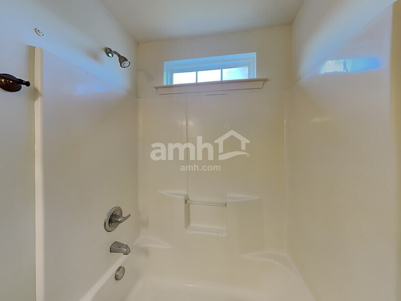 Building Photo - 4059 Houldsworth Dr