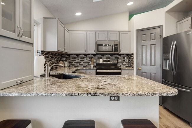 Building Photo - Furnished 3-Bedroom Home with Fenced Yard - Pet Friendly