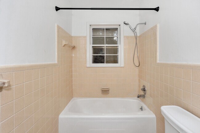 Building Photo - 2105 Shannonhouse Rd SW