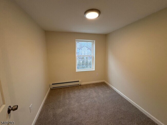 Building Photo - 786 S Main St