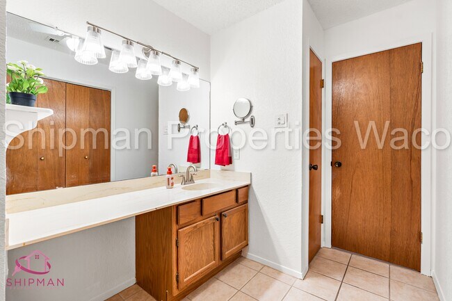 Building Photo - 1303 Chapel Creek Rd