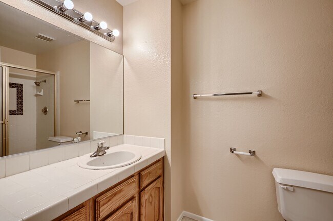 Building Photo - Sparkling Clean 2 bedroom, 2 bathroom upstairs condo in Springs Oaks