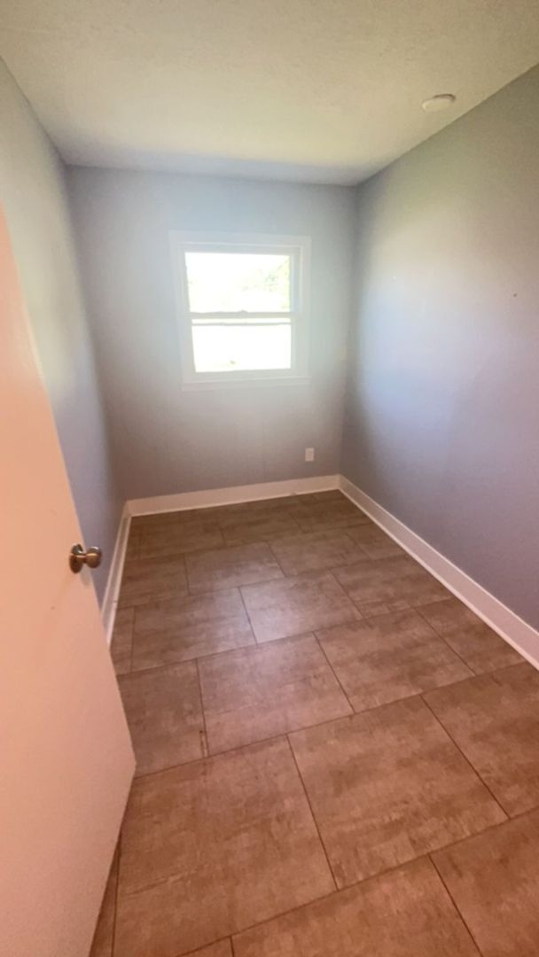 Building Photo - 4BR/1BA house