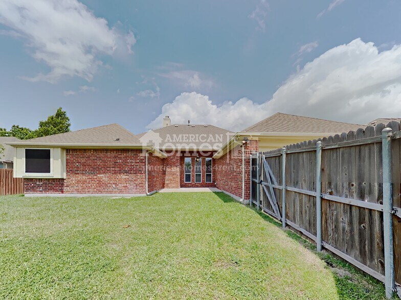 Building Photo - 521 Covey Trl