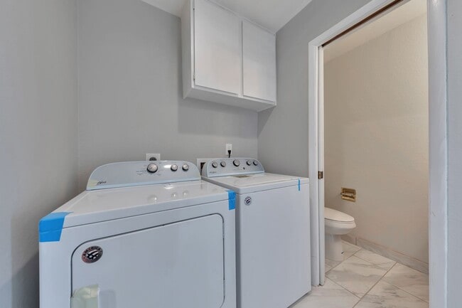 Building Photo - Exceptional 6-Bedroom Home with Pool Near ASU Campus