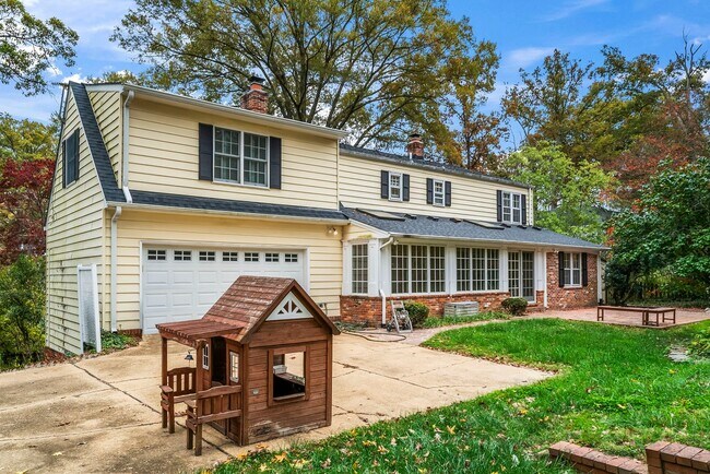 Building Photo - Updated Colonial Home in Westgage Neighbor...