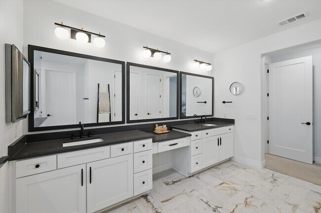 Building Photo - 12424 Blue Granite Dr